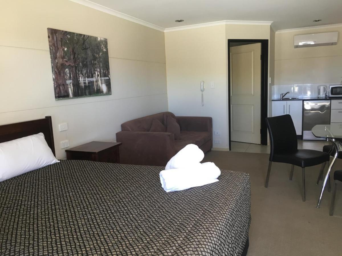 Balranald Club Motel Exteriör bild